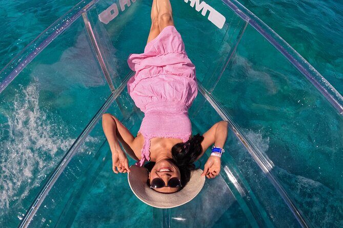 1-hour Clear Boat Tour in Nichupte Lagoon from Cancun - Drinks, bilingual guides, and the photo question