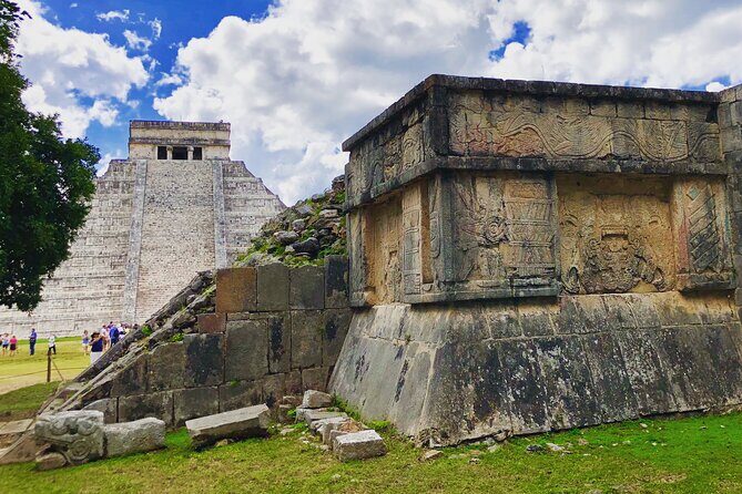 2-Day Trip of Main Yucatan Attraction Including Uxmal and Izamal - Day 2 in detail: Chichén Itzá, Izamal, and Ik Kil in one sweep