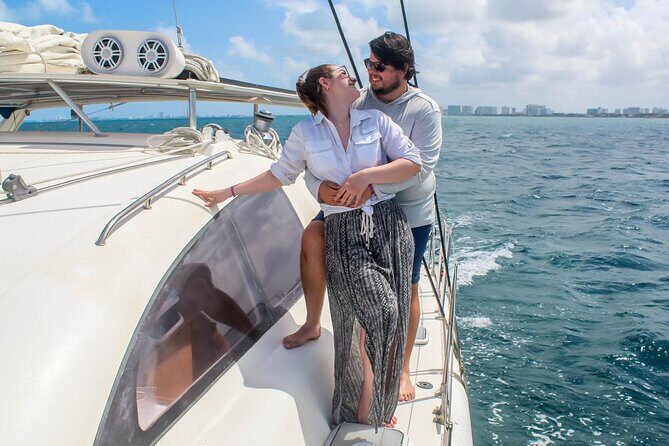 2 in 1 Catamaran to Isla Mujeres Tour from Cancun with Open Bar - Group size and how it affects your day