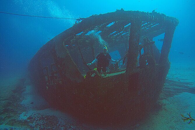 2 Tanks Scuba Diving Wreck and Reef in Cancun for Certified Divers - Small group coaching: fewer people, more attention