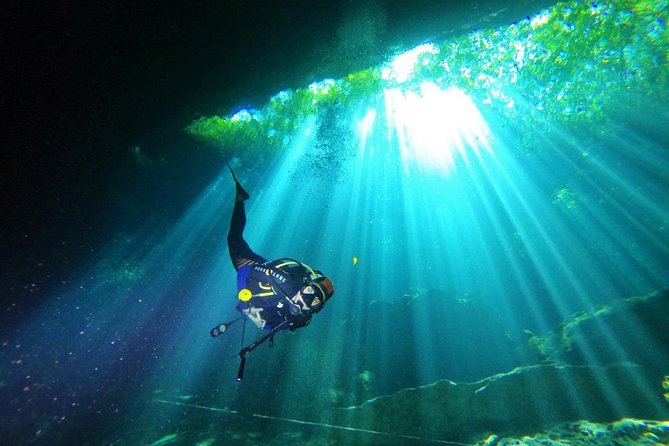 3 days diving in cenotes for certified divers - 7:00 a.m. logistics: meeting at Zero Gravity and getting picked up