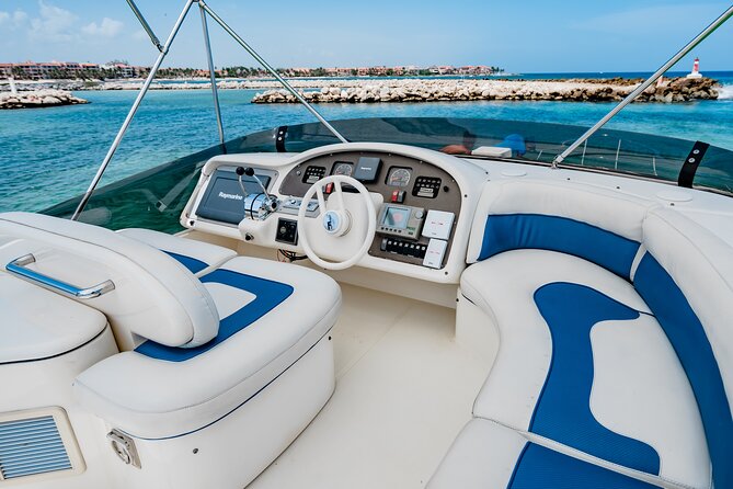 4 Hour 50' Azimut Yacht All-Inclusive in Tulum & Playa del Carmen - Getting on board at Puerto Aventuras (and what happens before snorkeling)