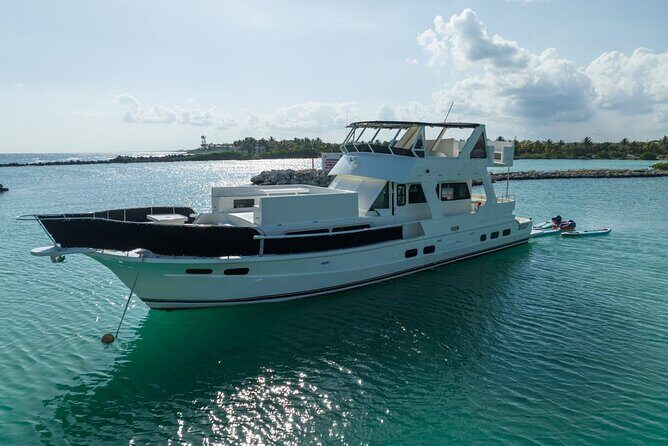 4 Hour - 72' Bruce Roberts, Tulum, Playa del Carmen, Riviera Maya - Entering H2OH Sun Cruises at Puerto Aventuras