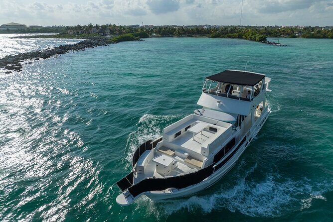 4 Hour - 72' Bruce Roberts, Tulum, Playa del Carmen, Riviera Maya - Meeting point to finish: a no-fuss loop