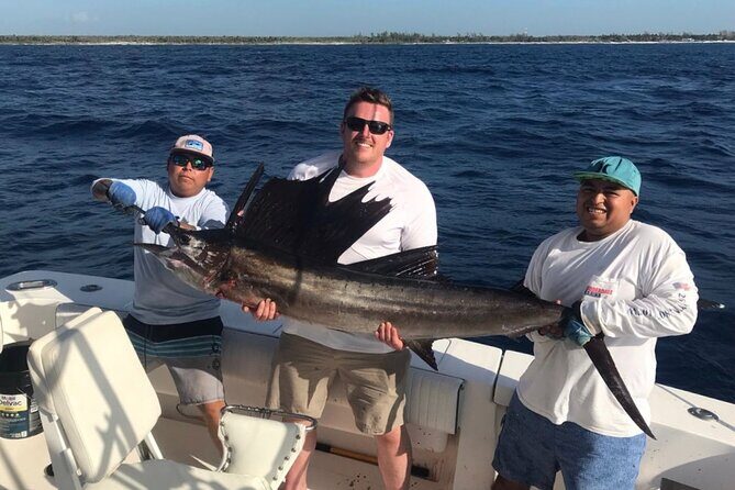 4 Hour Private Fishing Tour in Puerto Aventuras Riviera Maya - Crew experience and communication: what to expect in English