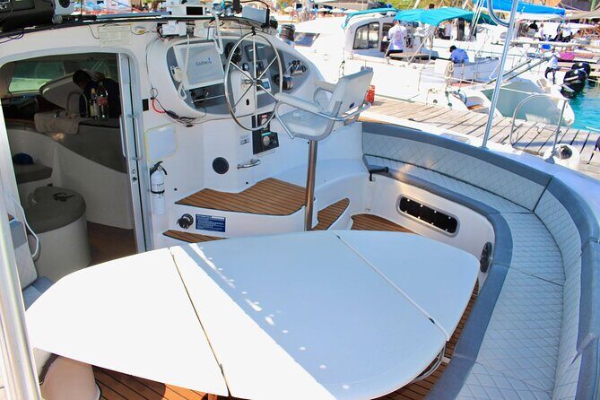 4hrs / 46ft Catamaran Private Charter From Cancun to Isla Mujeres - Snorkeling reef stop plus sandbank swim: the best part to choose well