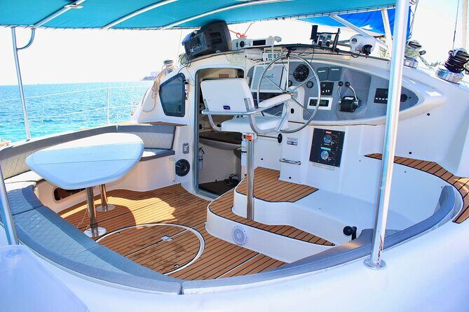 4hrs / 46ft Catamaran Private Charter From Cancun to Isla Mujeres - Drinks, music, and crew attention that makes the day smoother