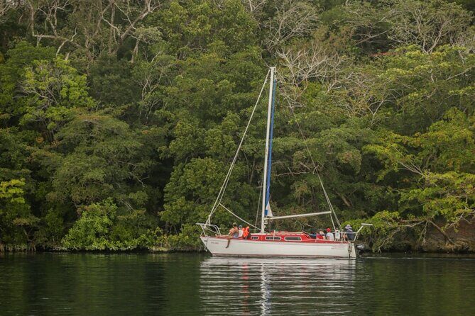 6hrs of Sailing in Bacalar Lagoon: discover Cenotes, Islands and Stromatolites. - Food and drinks make this tour more than a scenic ride