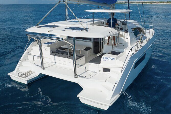 8-Hour Private 40' Cat 2 Stop to Cozumel, Food, Drinks & Snorkel - Price and Value for a Group Up to 15