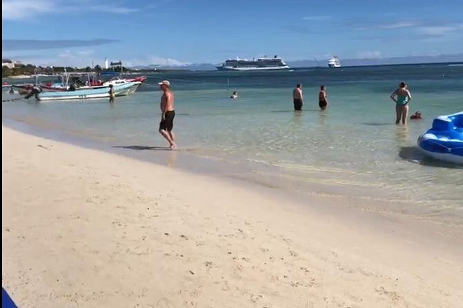 A beach day with open bar, lunch and snorkeling LOS ARRECIFES RESTAURANT - Who this experience suits best