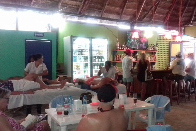 ADULTS GOLD A day at the beach at Los Arrecifes Restaurant-Open Bar And Massage. - The 40-minute full-body massage: relaxing, but not always private