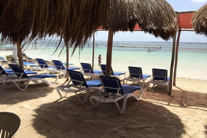 ADULTS GOLD A day at the beach at Los Arrecifes Restaurant-Open Bar And Massage. - Food at the restaurant: when you should plan on paying