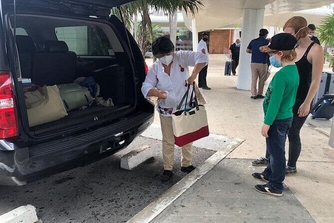 Airport Transfers to Akumal - Private van (ROUND TRIP) FLAT RATE - Return Pickup at Your Hotel: The 15-Minute Wait Rule