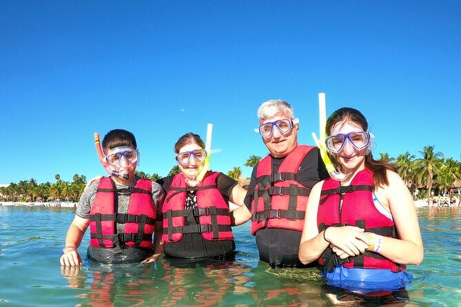 Akumal Turtles Snorkeling and GoPro pictures - Guide Style: Fernando, Carlos, and Fabien/Fabian Make the Trip Better