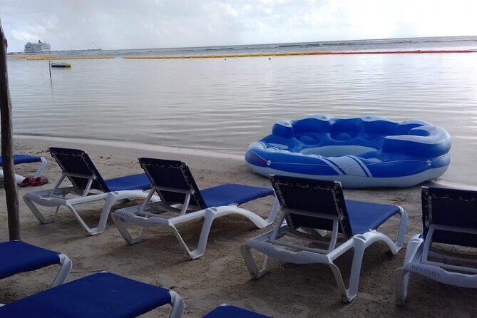 All-inclusive beach day in LOS ARRECIFES REST. / open bar - massage and lunch .. - What’s Included: Beach Chairs, WiFi, Showers, and the Convenience Factor