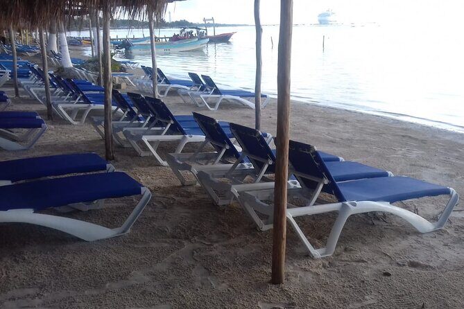 All-inclusive beach day in LOS ARRECIFES REST. / open bar - massage and lunch .. - Massage on the Sand: The 40-Minute Highlight