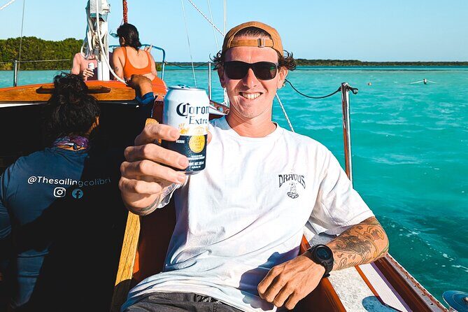 Bacalar: 4hr Private Sailing Tour with Guacamole & Drinks - Meeting at Jardin de Venus and getting set up fast