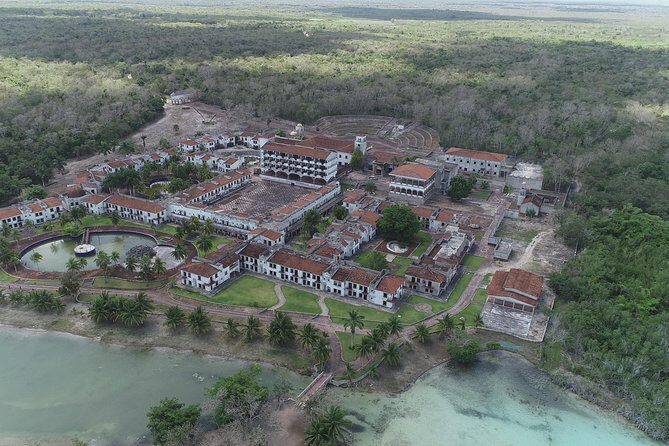 Bacalar Deluxe - Pirates Channel and lunch at the lagoon edge: the part that feels like a reward