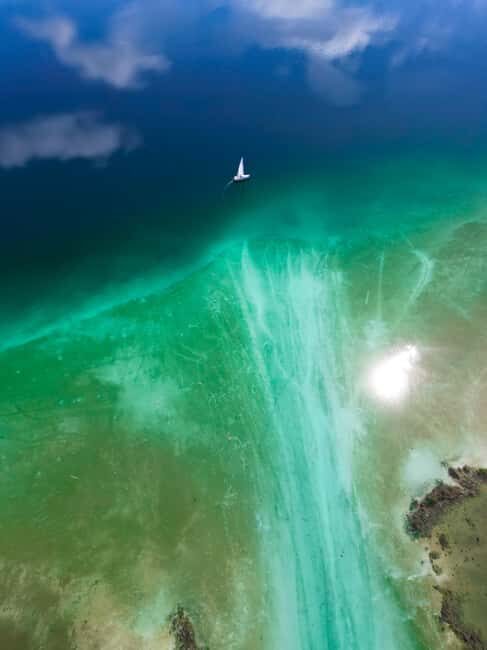 Bacalar: Lagoon Sailing Tour with Snacks and Drinks - Setting Sail on Bacalar Lagoon: Wind, Birds, and Mangroves