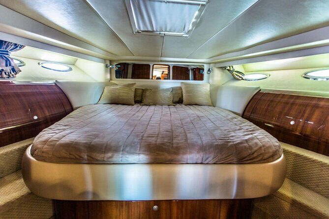 Beautiful SUNDANCER 60ft Private yacht / 18PAX 25P15 - On-board experience: safety, snacks, and a crew that stays hands-on