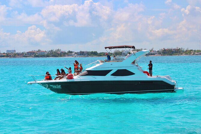 Big Yacht 48ft Rental up to 15 Pax snorkel - Meeting point near Zona Hotelera: start the day smoothly