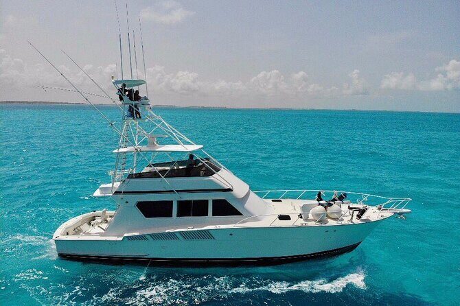 Biggest Luxury Yacht Boat Best in Cancun up to 28 pax - Where You Meet and How the Day Flows