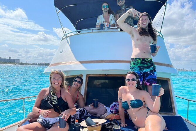 Boating Experience in Cancun Bay. All inclusive. - Cancun Bay by boat, but with the hassle turned way down