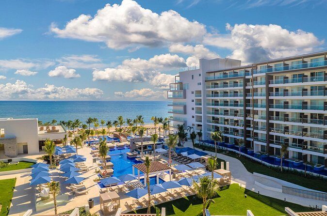 Cancun Airport and Royalton Riviera Cancun Private Shuttle - Arrival at Royalton Riviera Cancun: drop-off at the entrance with bag help