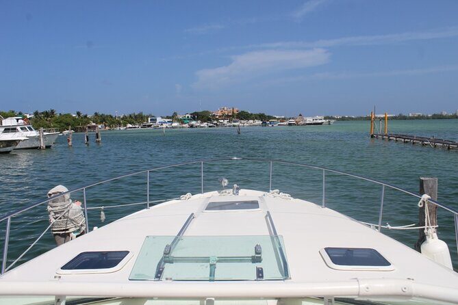 Cancun Bay Private 2-Hour on a Luxury Yacht - Private Celebration Energy: How Groups Use This Time