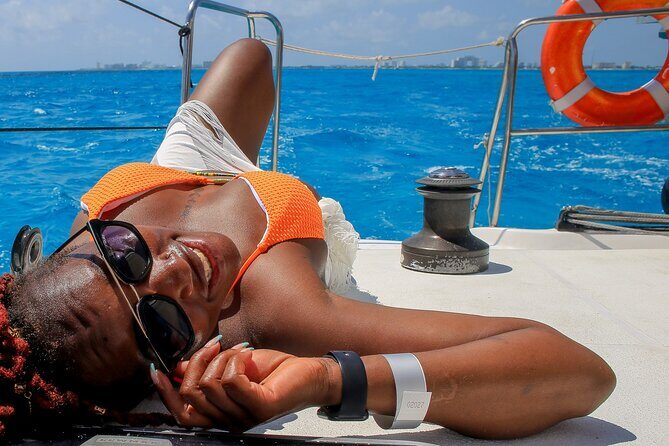 Cancun Catamaran: Sail to Isla Mujeres + Buffet & Drinks - Lunch at the Beach Club: International Buffet Lunch and a Real Midday Break