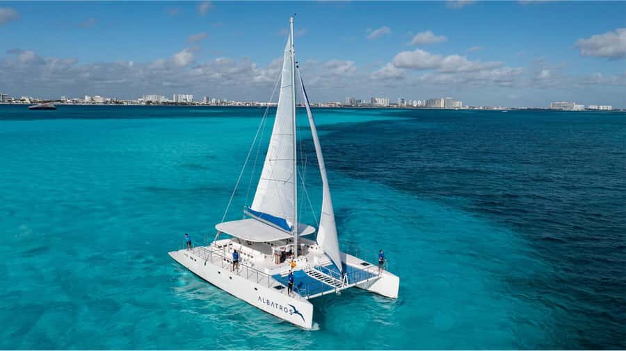 Cancún: Catamaran Tour to Isla Mujeres with Open Bar & Lunch - A Full Day Route From Cancun to Isla Mujeres (Without the Guesswork)