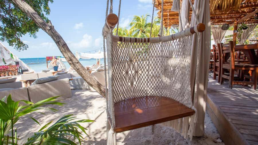 Cancún: Catamaran Tour to Isla Mujeres with Open Bar & Lunch - The Catamaran Ride: Open Bar, Music, and the Reality of Crowds