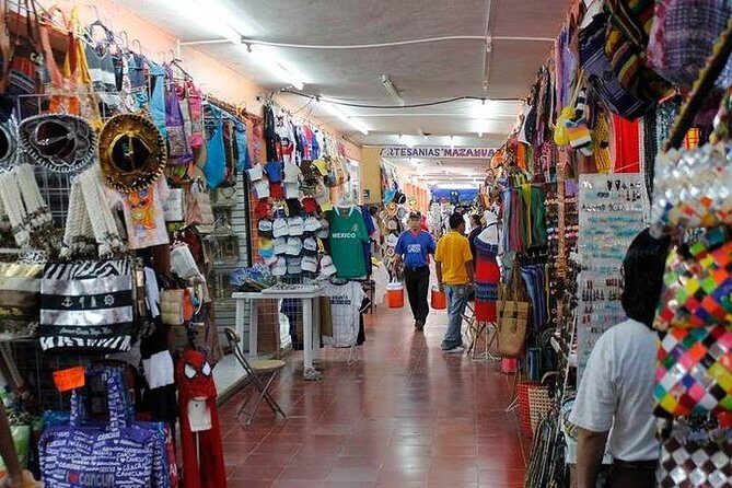 Cancun City Sightseeing Tour - Stop 3: Plaza la Fiesta Tequila & Chocolate Tasting + Gift Shopping