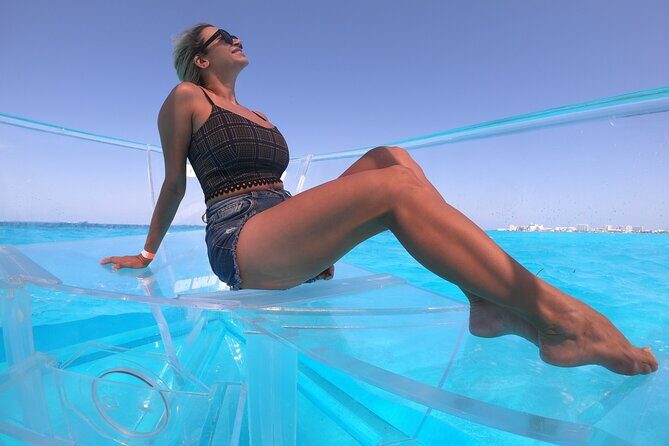 Cancún Clear Boat 90 minutes tour perfect for photos and families - Why a clear-boat ride works in Cancun