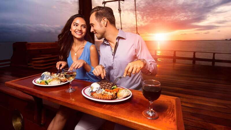 Cancun: Columbus The Romantic Dinner Cruise - Who This Romantic Cruise Fits Best