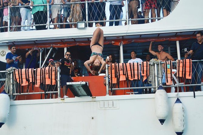 Cancun Dancer Cruise to Isla Mujeres with Snorkeling and Lunch - The return: dancing, entertainment, and the last drink rush