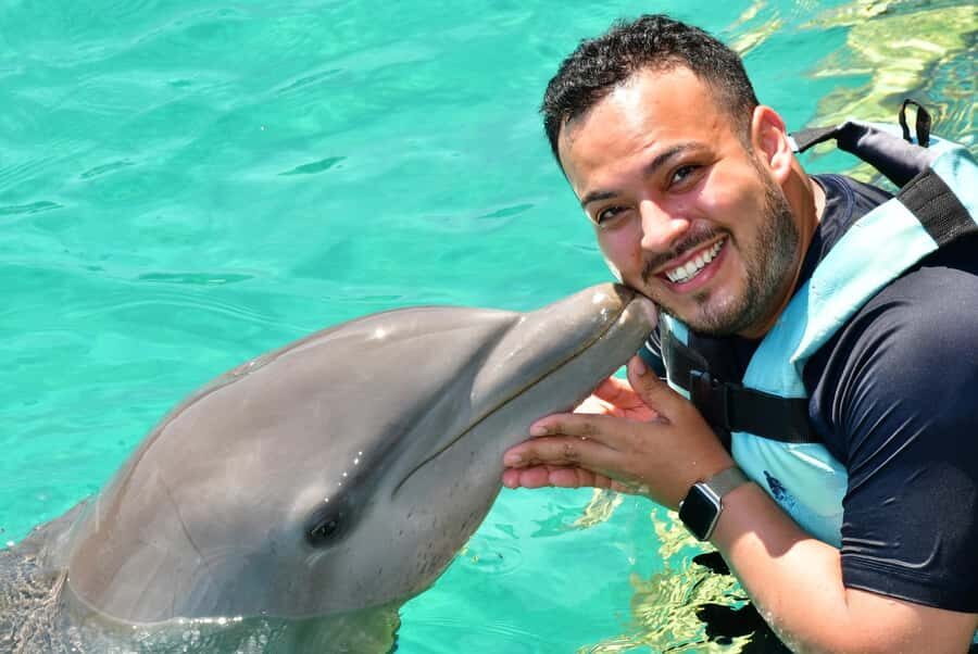 CANCUN: Dolphin Swim Adventure with buffet and soft drinks - Lunch and soft drinks at the Dolphin Discovery restaurant: included, but check expectations