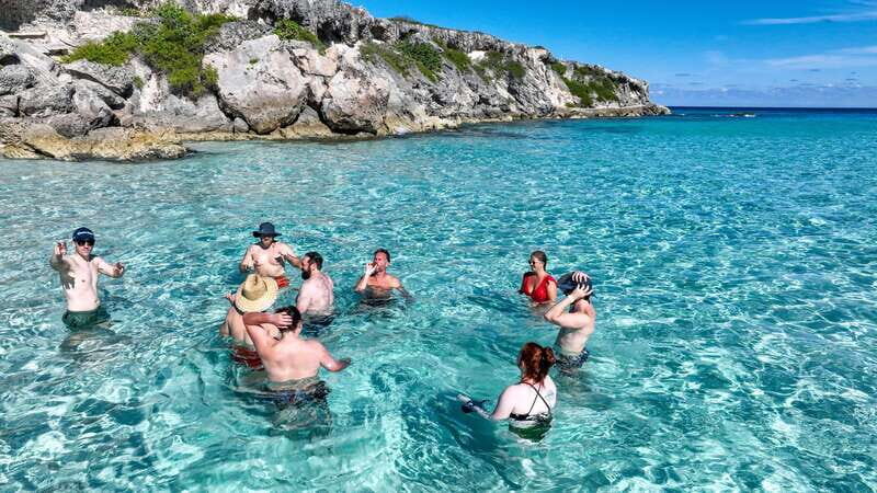 Cancun: Half Day Private Catamaran to Isla Mujeres - A 4-hour private catamaran plan: Cancun to Isla Mujeres without the all-day drag