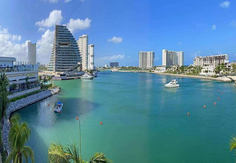 Cancún: Hop-on Hop-off Bus Tour with Submarine Trip - Your Hotel Zone day stops: beaches, plazas, and Aquaworld access