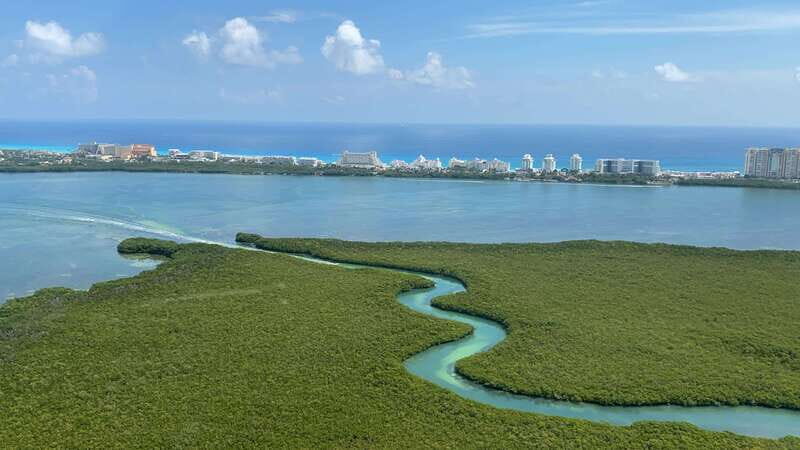 Cancun Hotel Zone: Panoramic Flight - Onboard experience: what the cabin feels like