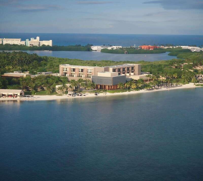 Cancun Hotel Zone: Panoramic Flight - Timing and pacing: why short flights work in Cancun