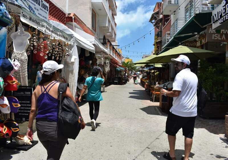 Cancun: Isla Mujeres Only Adults Catamaran, drinks & snorkel - The 2-hour free time: how to use it well