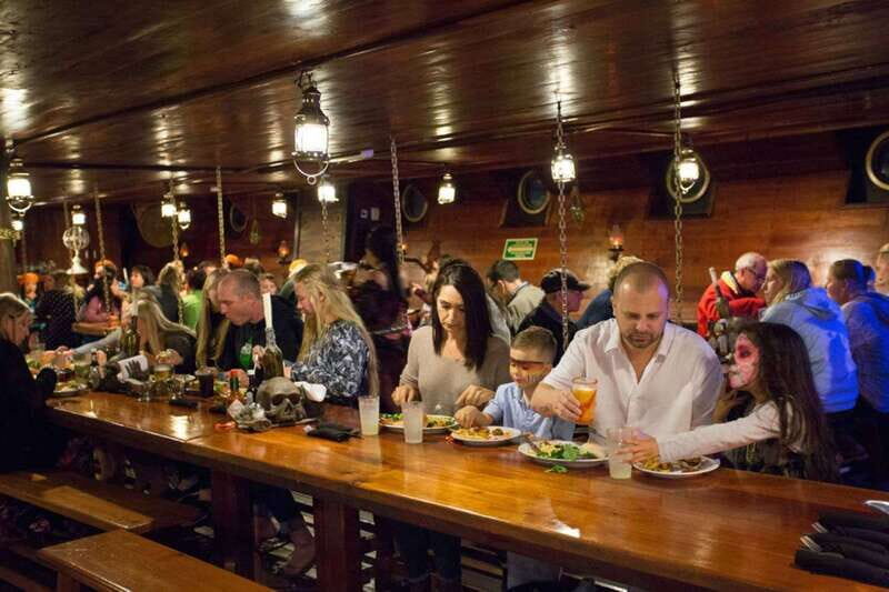 Cancún: Jolly Roger Pirate Dinner Cruise 2025 - FAQ