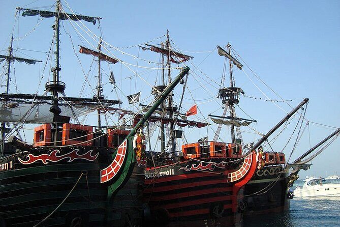Cancun Pirate Ship Adventure : Dinner & Show at Sea 2 for 1 Deal - Fireworks at Sea: The Moment Many People Wait For