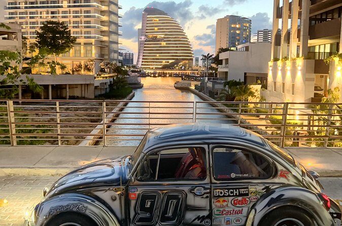 Cancun Private Tour @night-Food, Culture&History(VW Beetle/Audi) - Zona Hotelera tacos al pastor and the photo-friendly hotel strip