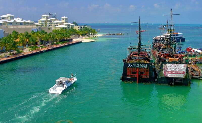 Cancún: Private Yacht Tour - A calm escape on Cancun’s lagoon channels