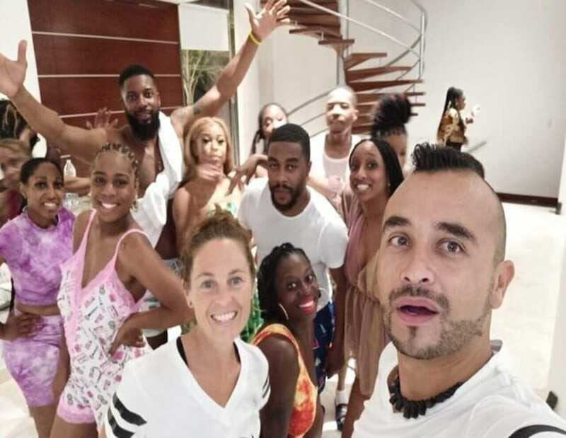 Cancun: Salsa/Bachata Group Class - English or Spanish Instruction in a Real Outdoor Setting