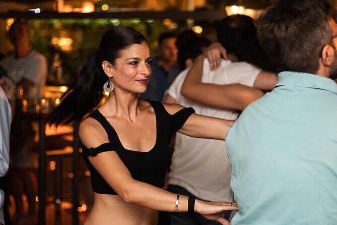 Cancun Salsa Lovers Dance Experience - Why a salsa class in central Cancun beats a generic night out