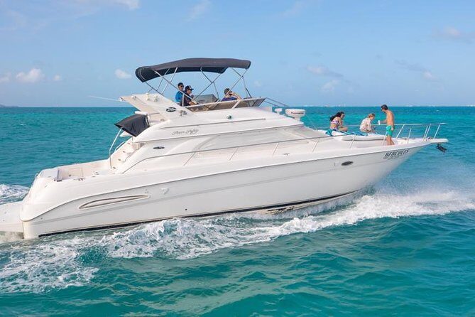 Cancún Yacht Rental SeaRay 46ft 25P13 - Meeting point at Krudo Raw Bar & Grill: keeping the start stress-free