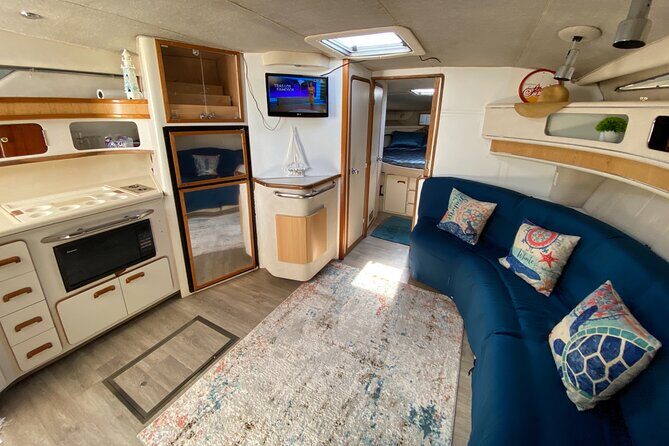 Cancun yachts rental BEATIFUL YACHT 46FT, 15 PAX MAX 25P6 - What’s included on board, and what you’ll want to plan yourself